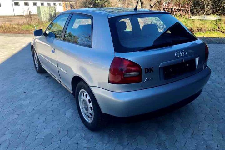 Grå Audi A3 fra 1999
