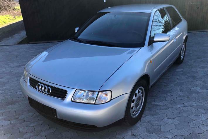 Grå Audi A3 fra 1999