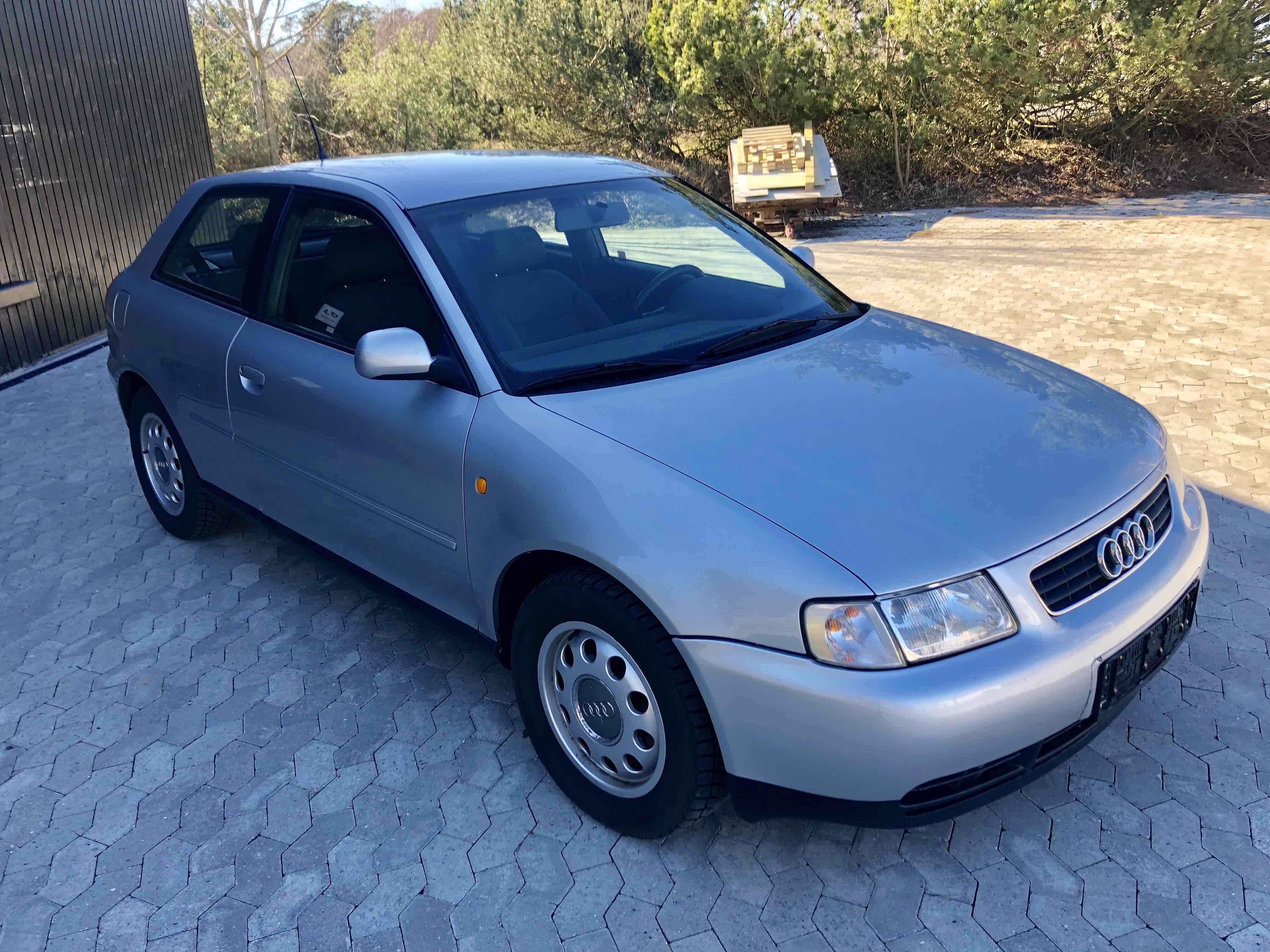 Grå Audi A3 fra 1999