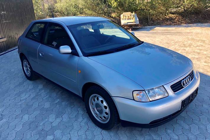 Grå Audi A3 fra 1999