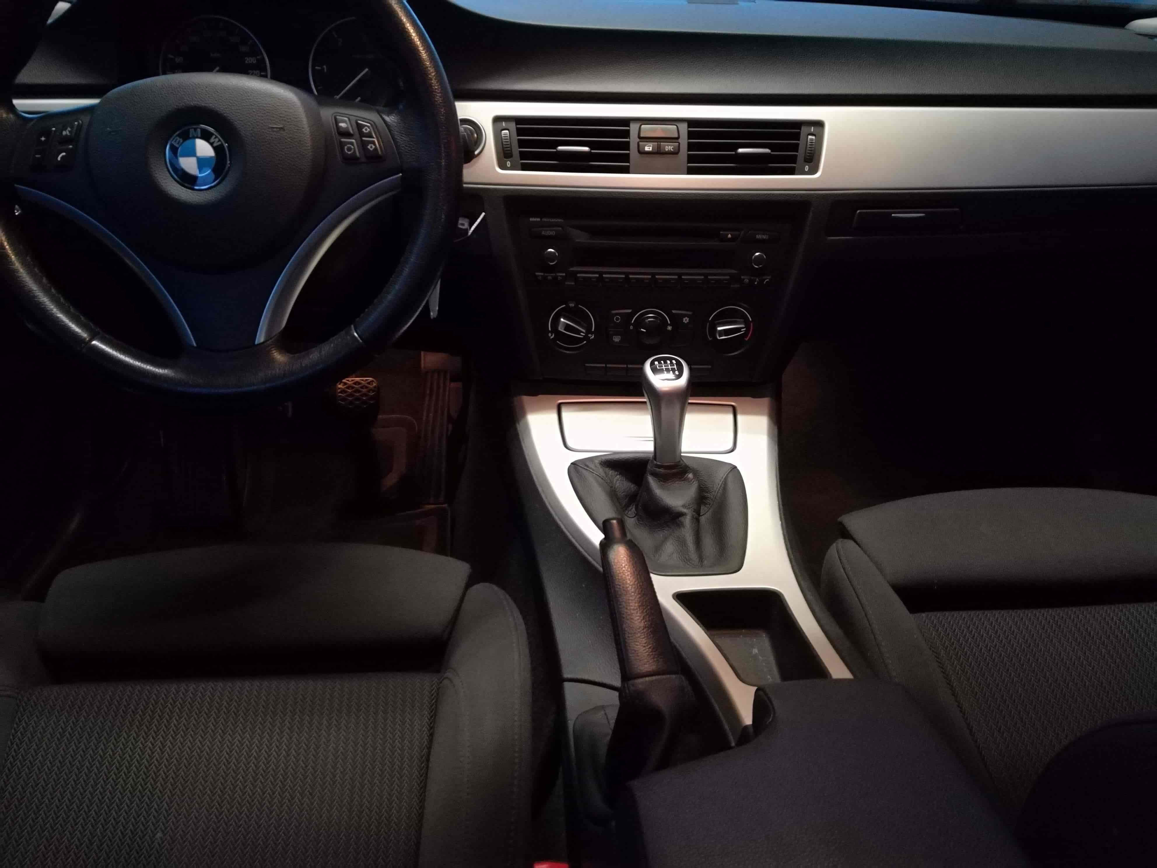 Hvid BMW 320d fra 2008