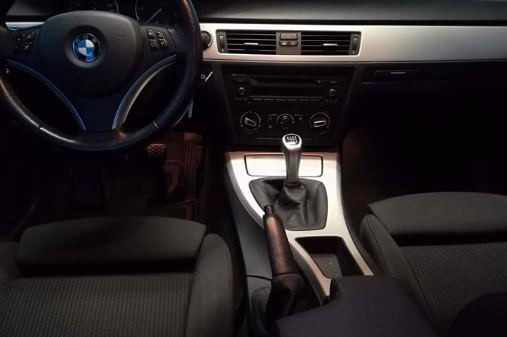 Hvid BMW 320d fra 2008