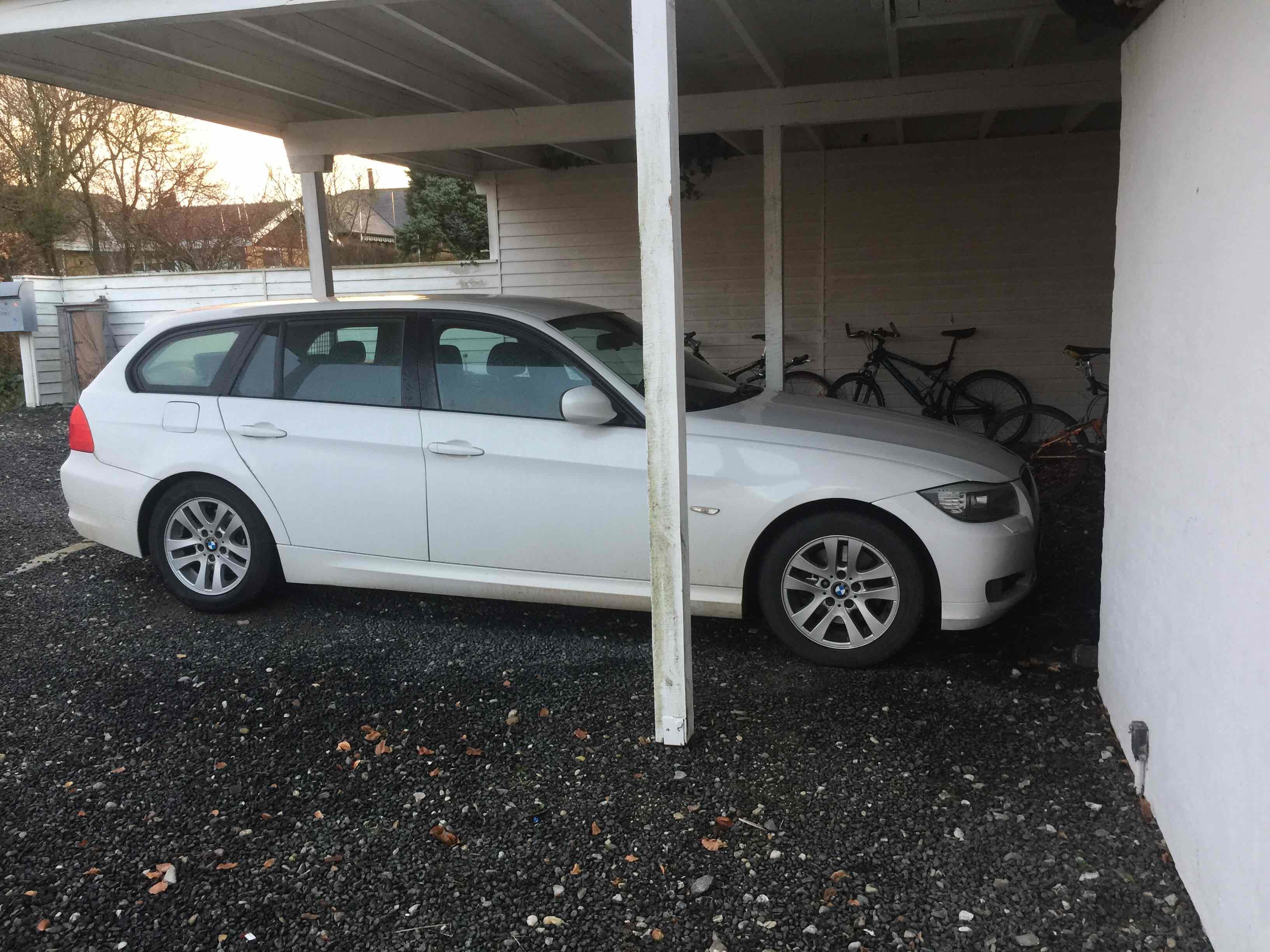 Hvid BMW 320d fra 2008
