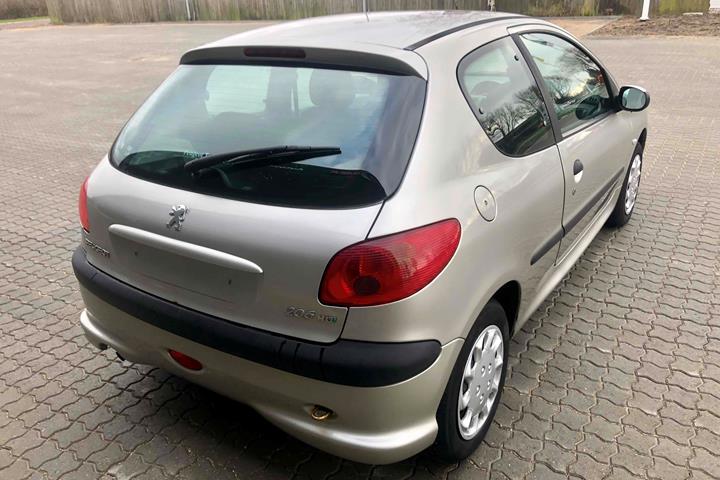 Grå Peugeot 206 fra 2007
