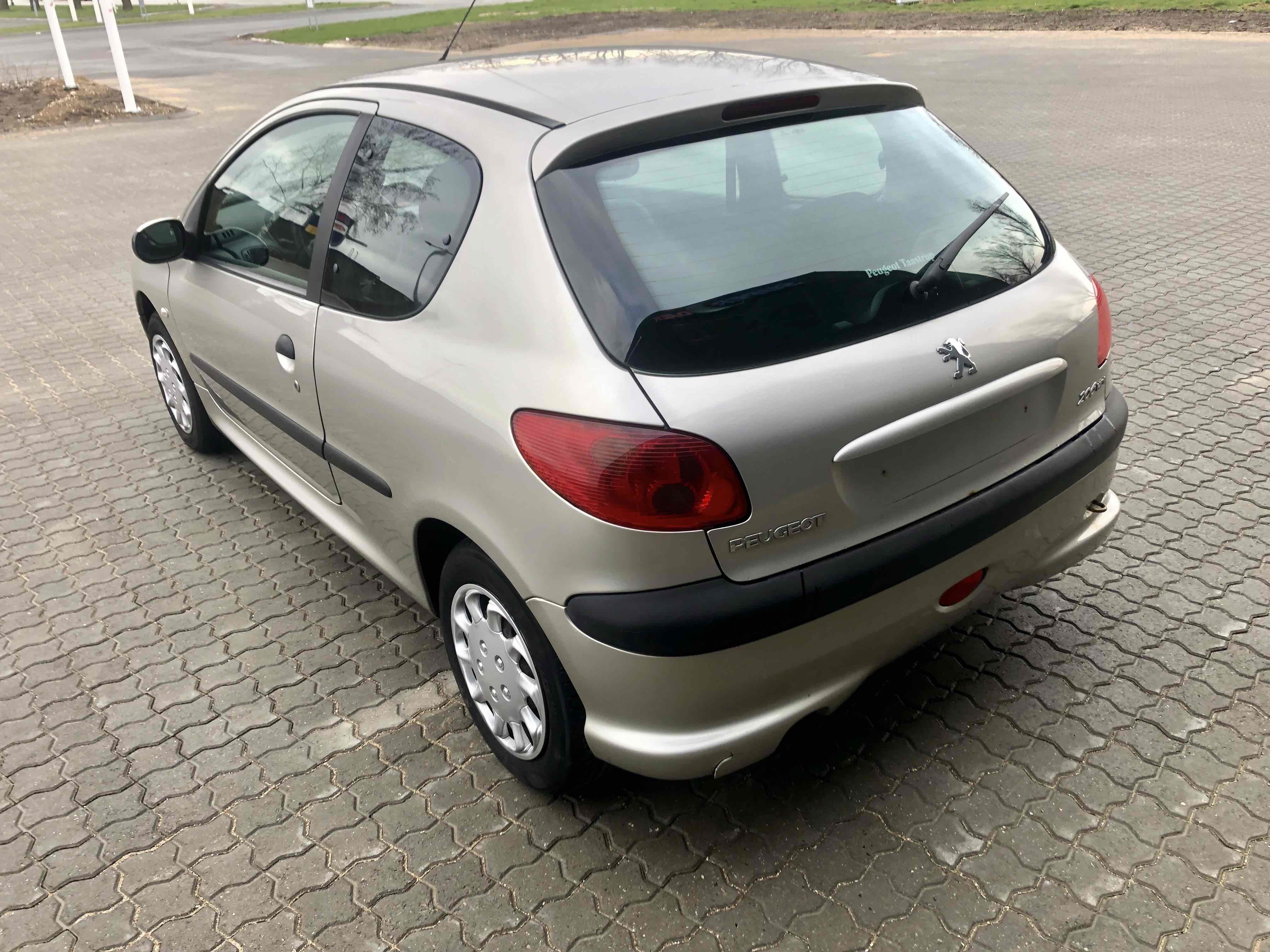Grå Peugeot 206 fra 2007