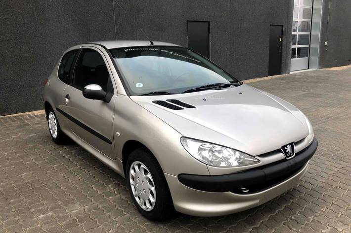 Grå Peugeot 206 fra 2007