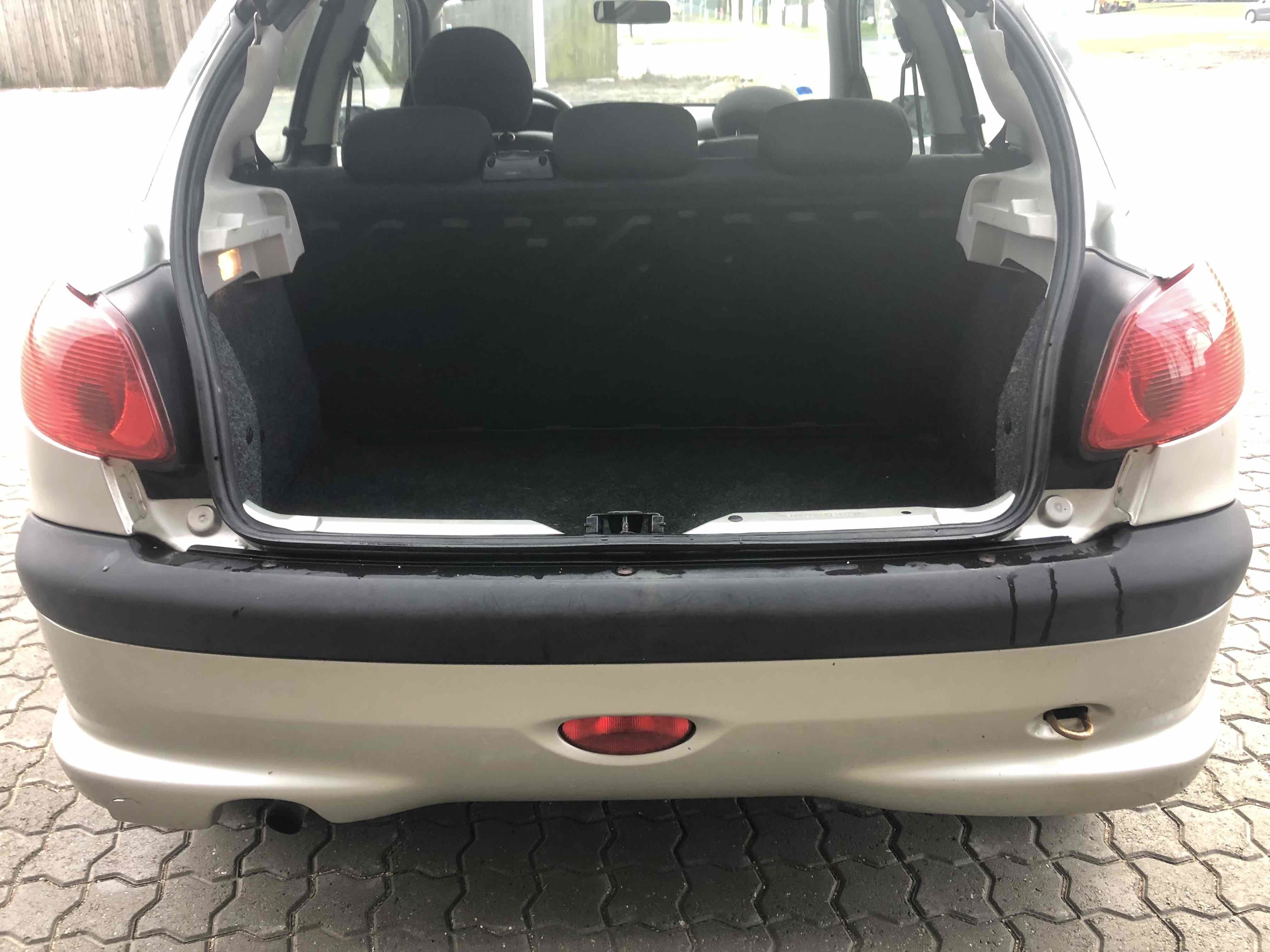 Grå Peugeot 206 fra 2007