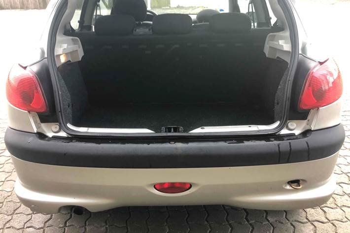 Grå Peugeot 206 fra 2007