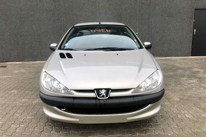 Grå Peugeot 206 fra 2007