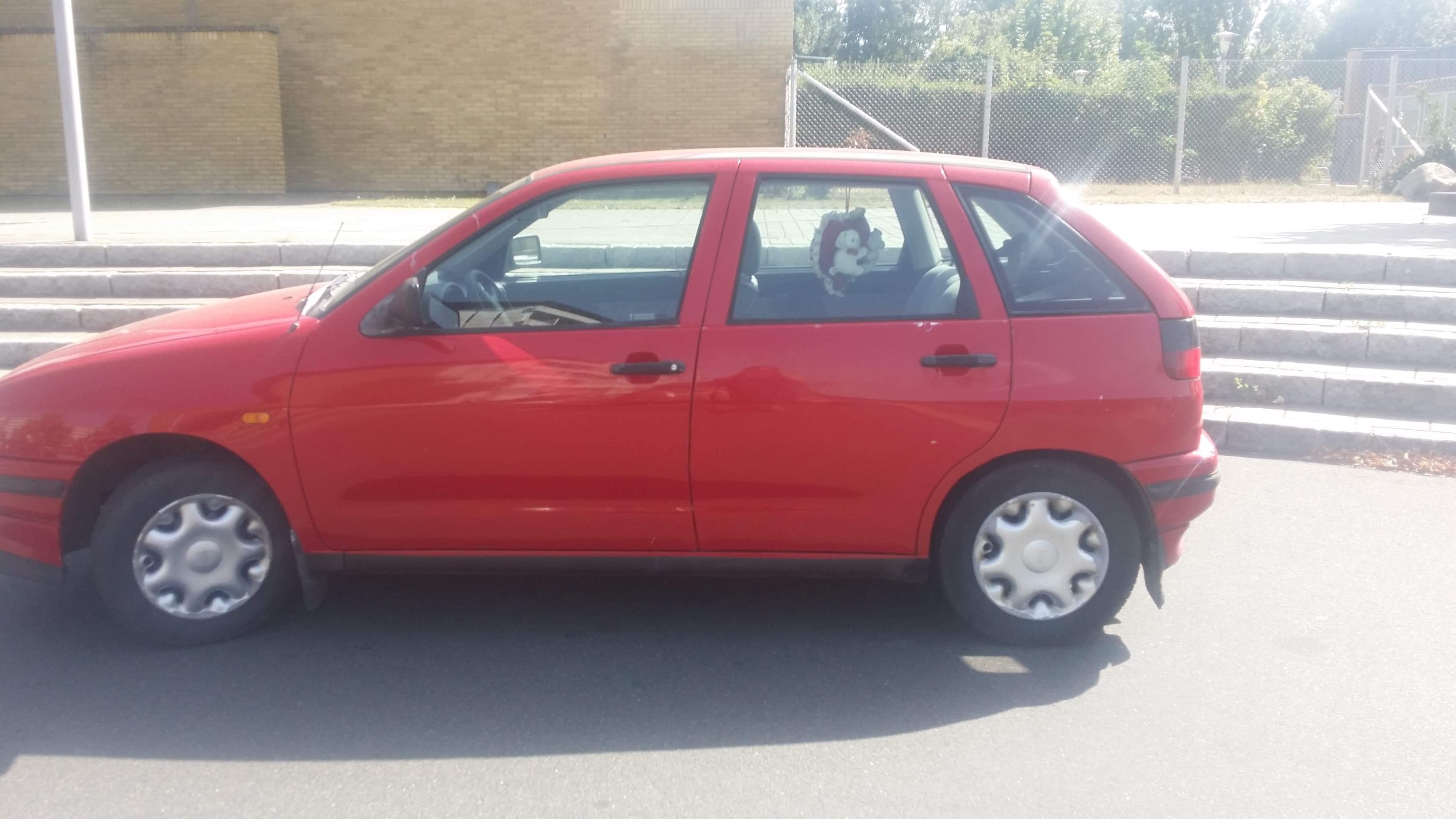 Rød Seat Ibiza fra 1996