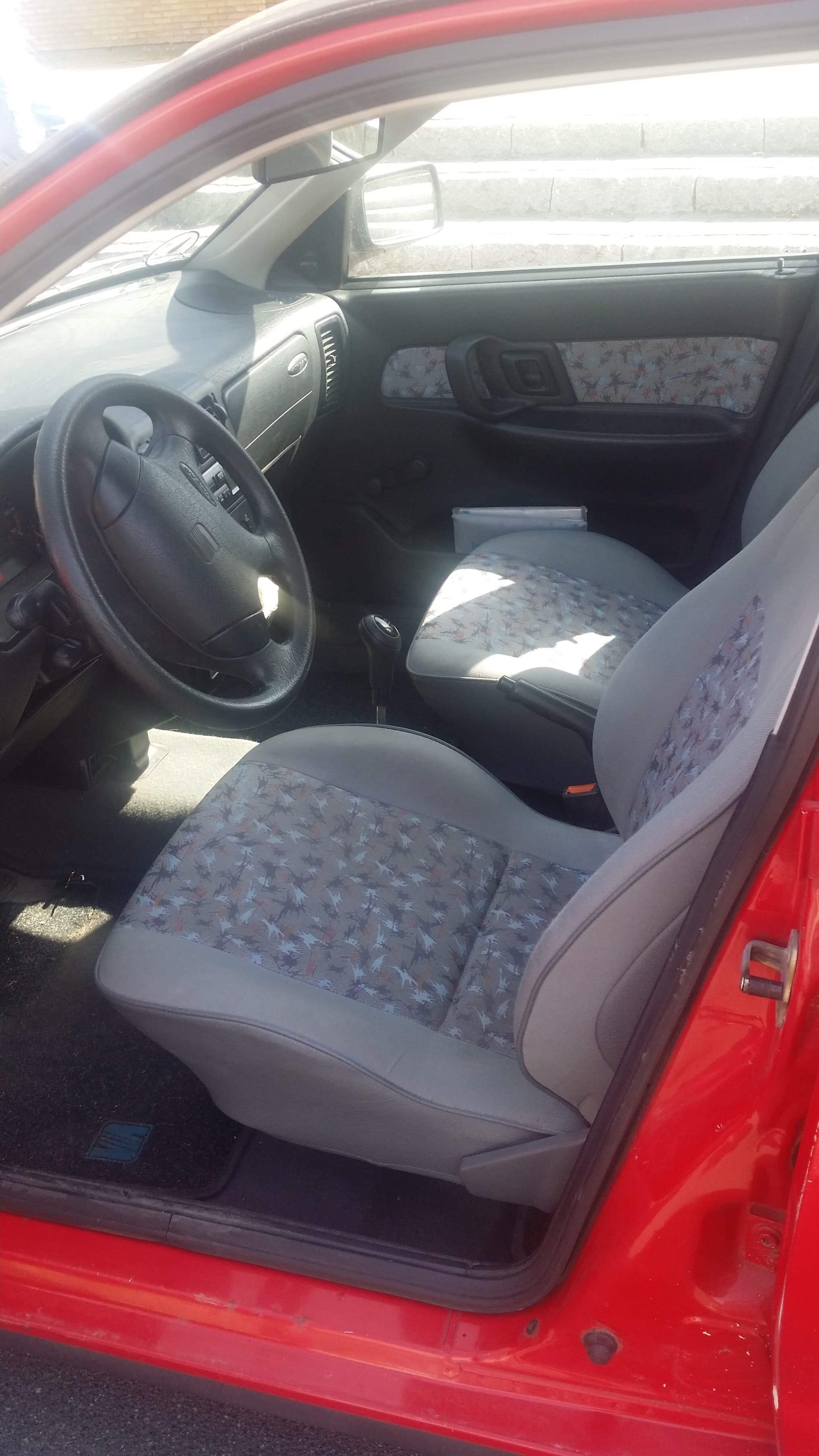 Rød Seat Ibiza fra 1996