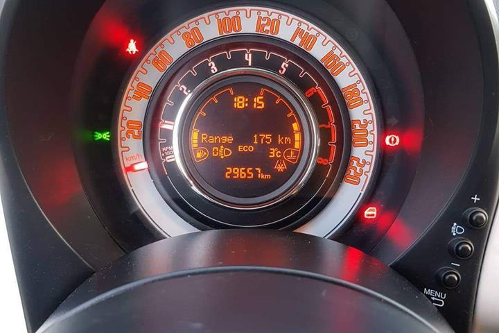 Hvid Fiat 500 fra 2016