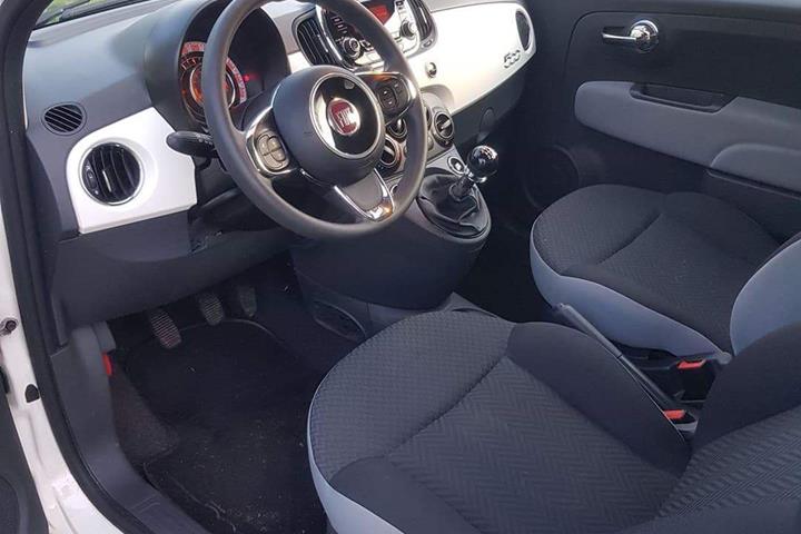 Hvid Fiat 500 fra 2016