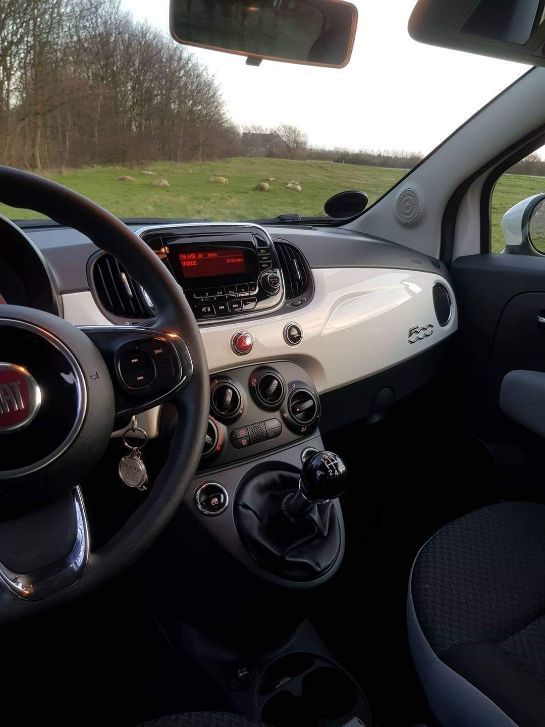 Hvid Fiat 500 fra 2016