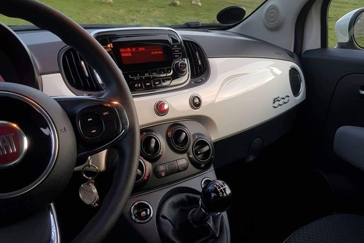 Hvid Fiat 500 fra 2016