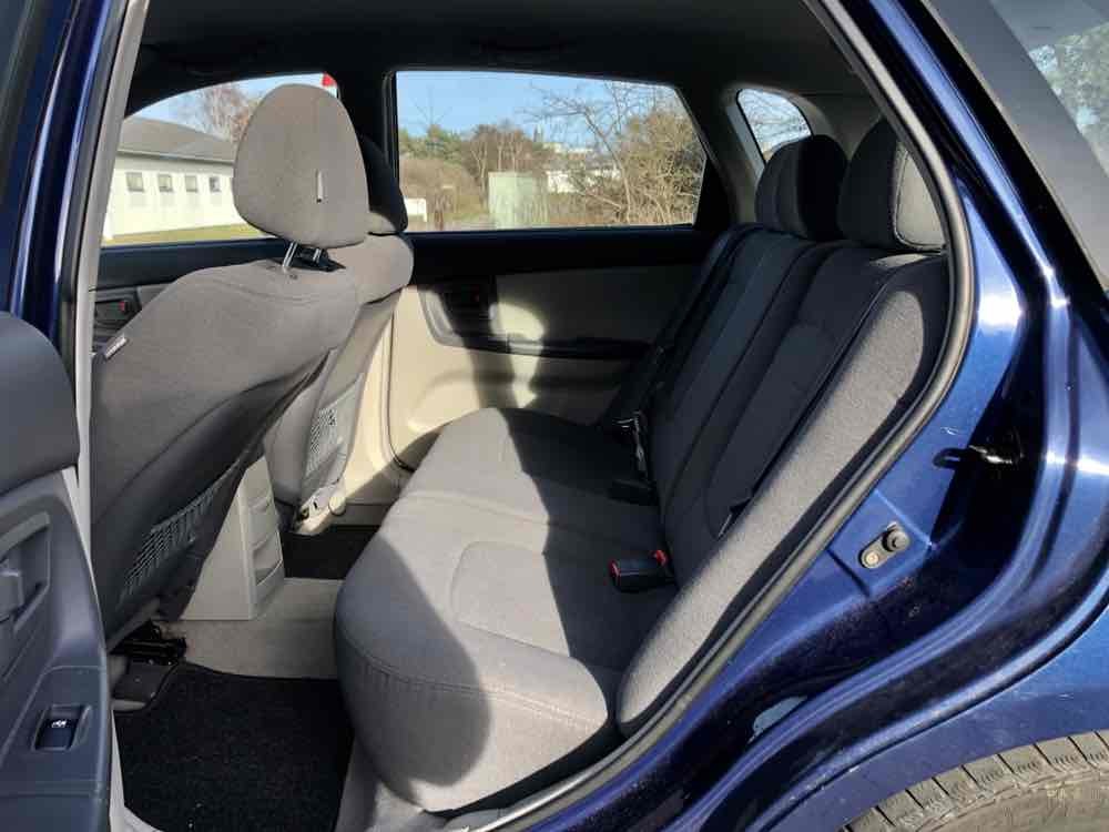 Blå Kia Cerato fra 2005