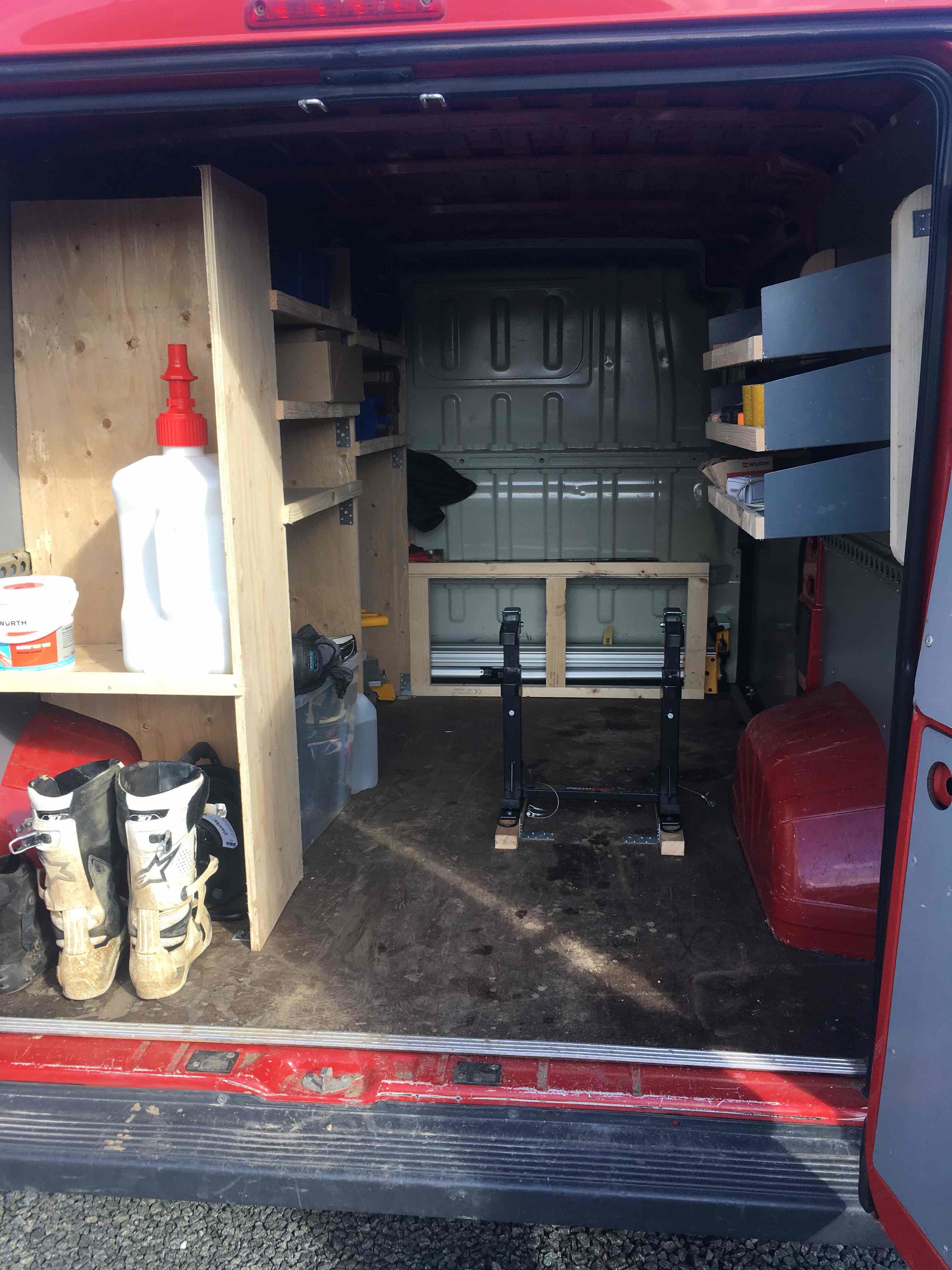 Rød Fiat Ducato fra 2011