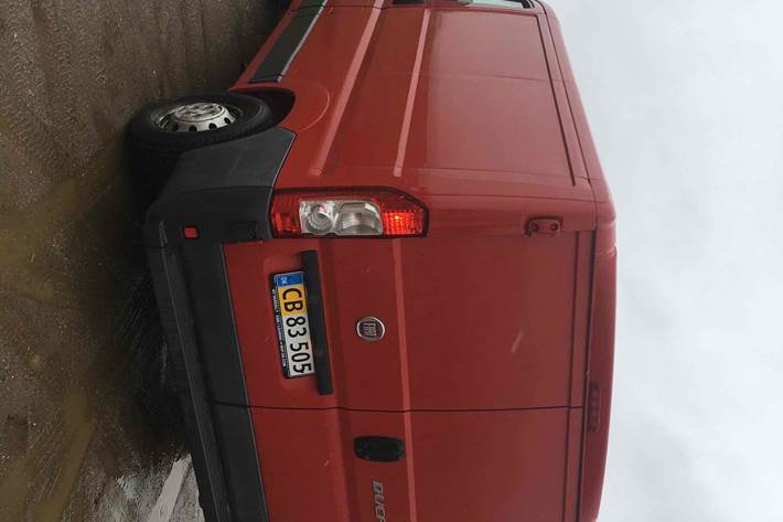 Rød Fiat Ducato fra 2011
