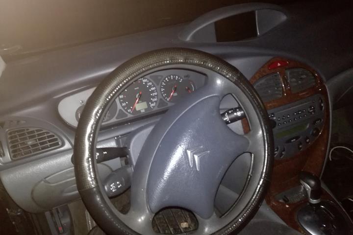 Blå Citroën C5 fra 2001