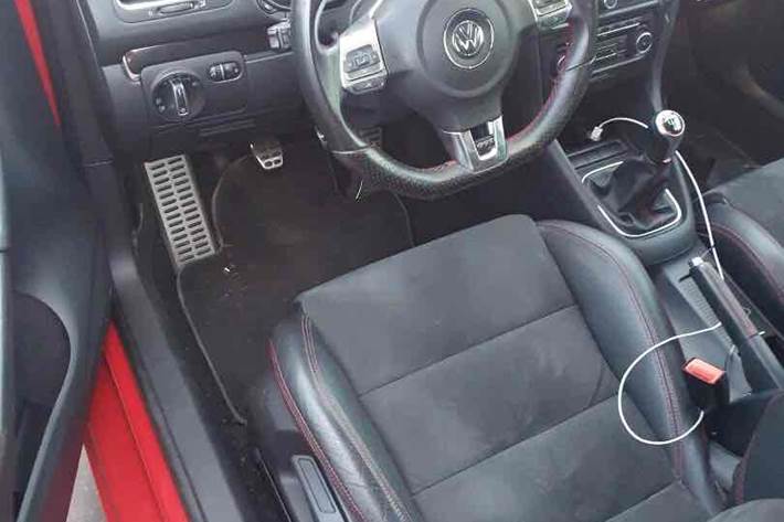 Rød VW Golf VI fra 2012