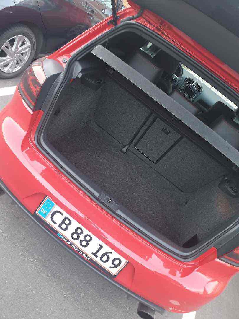 Rød VW Golf VI fra 2012