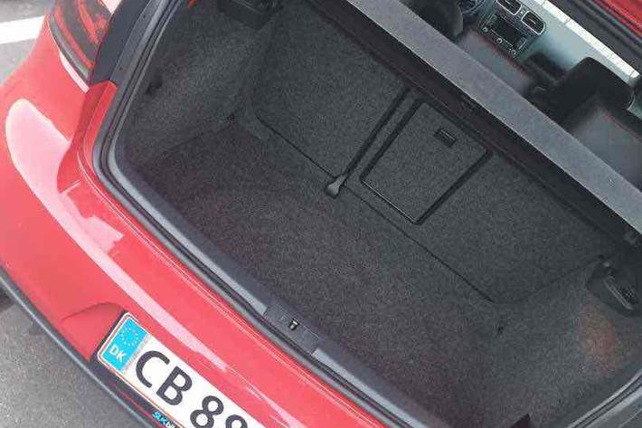 Rød VW Golf VI fra 2012