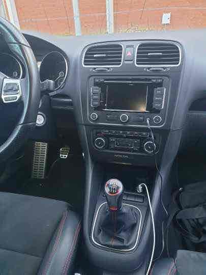Rød VW Golf VI fra 2012
