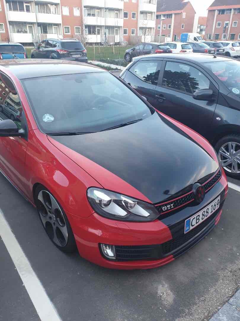 Rød VW Golf VI fra 2012