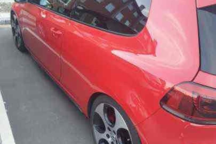 Rød VW Golf VI fra 2012