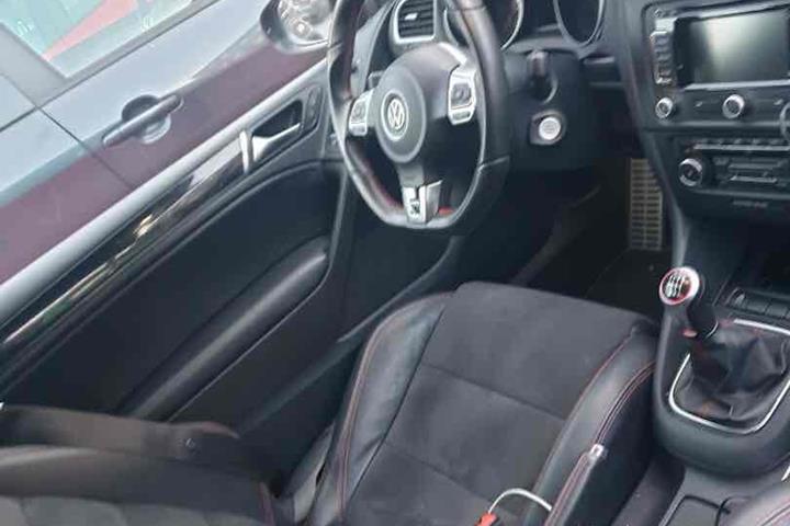 Rød VW Golf VI fra 2012