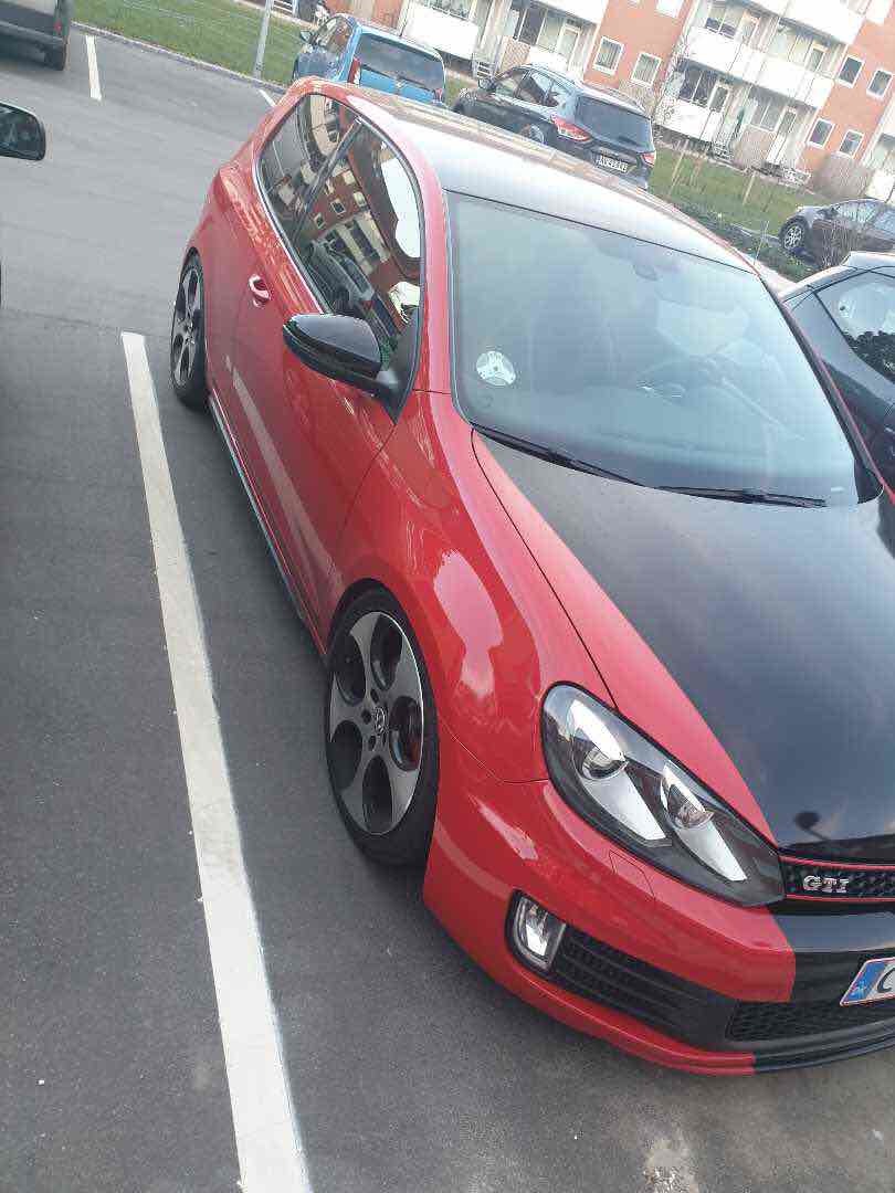 Rød VW Golf VI fra 2012
