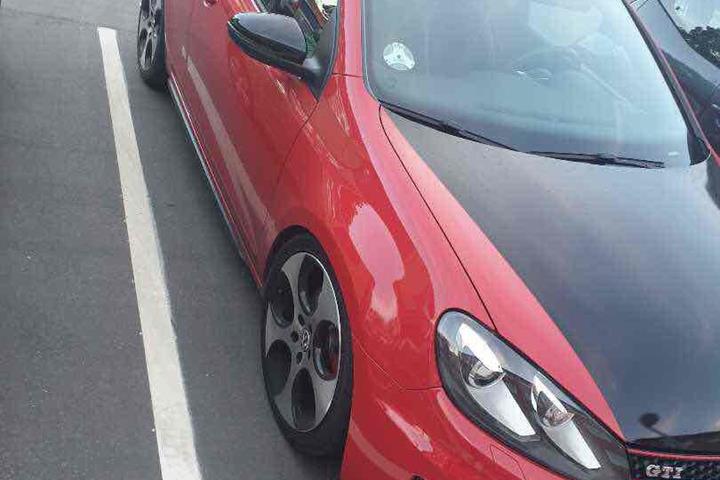 Rød VW Golf VI fra 2012