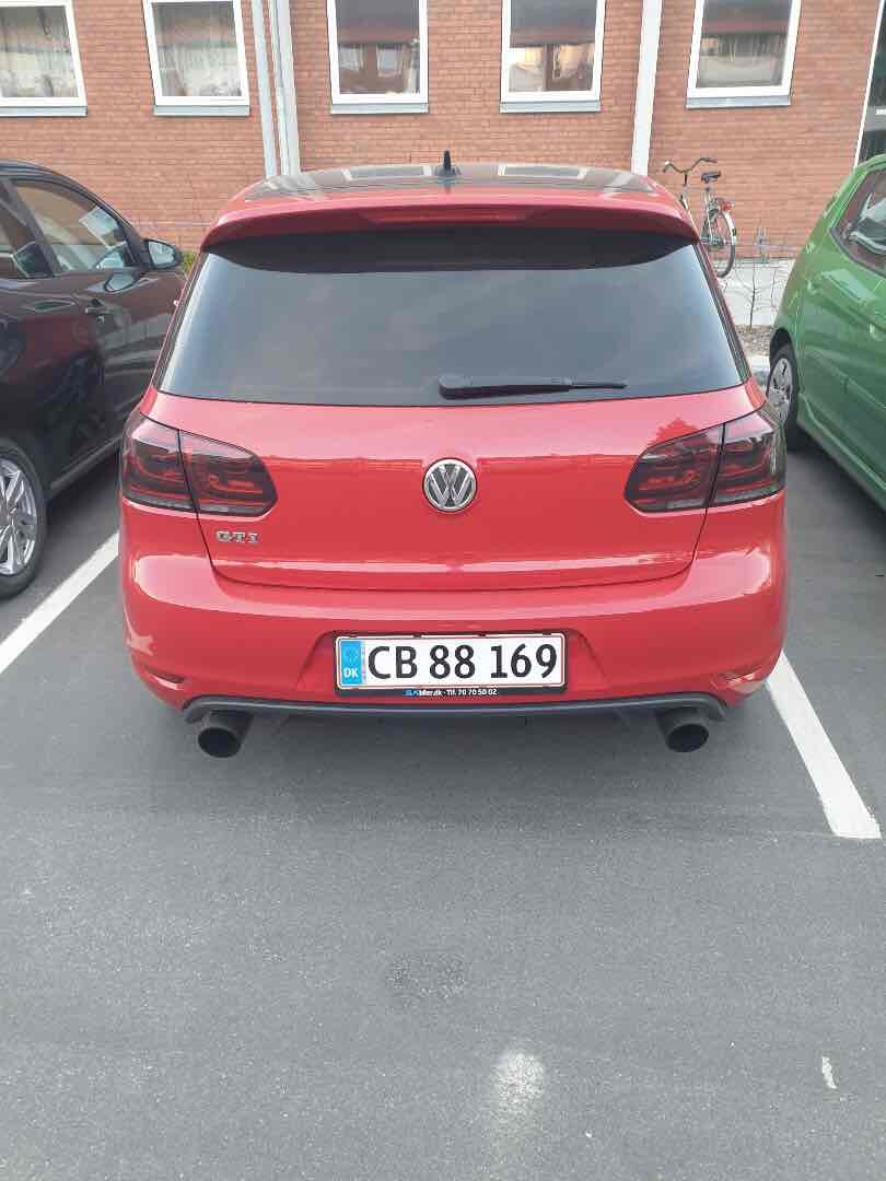 Rød VW Golf VI fra 2012