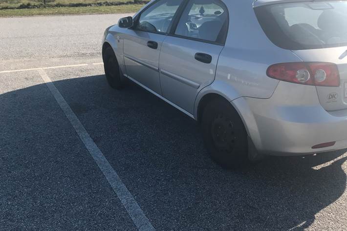 Grå Daewoo Lacetti fra 2006