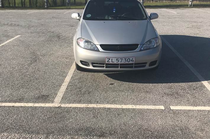 Grå Daewoo Lacetti fra 2006