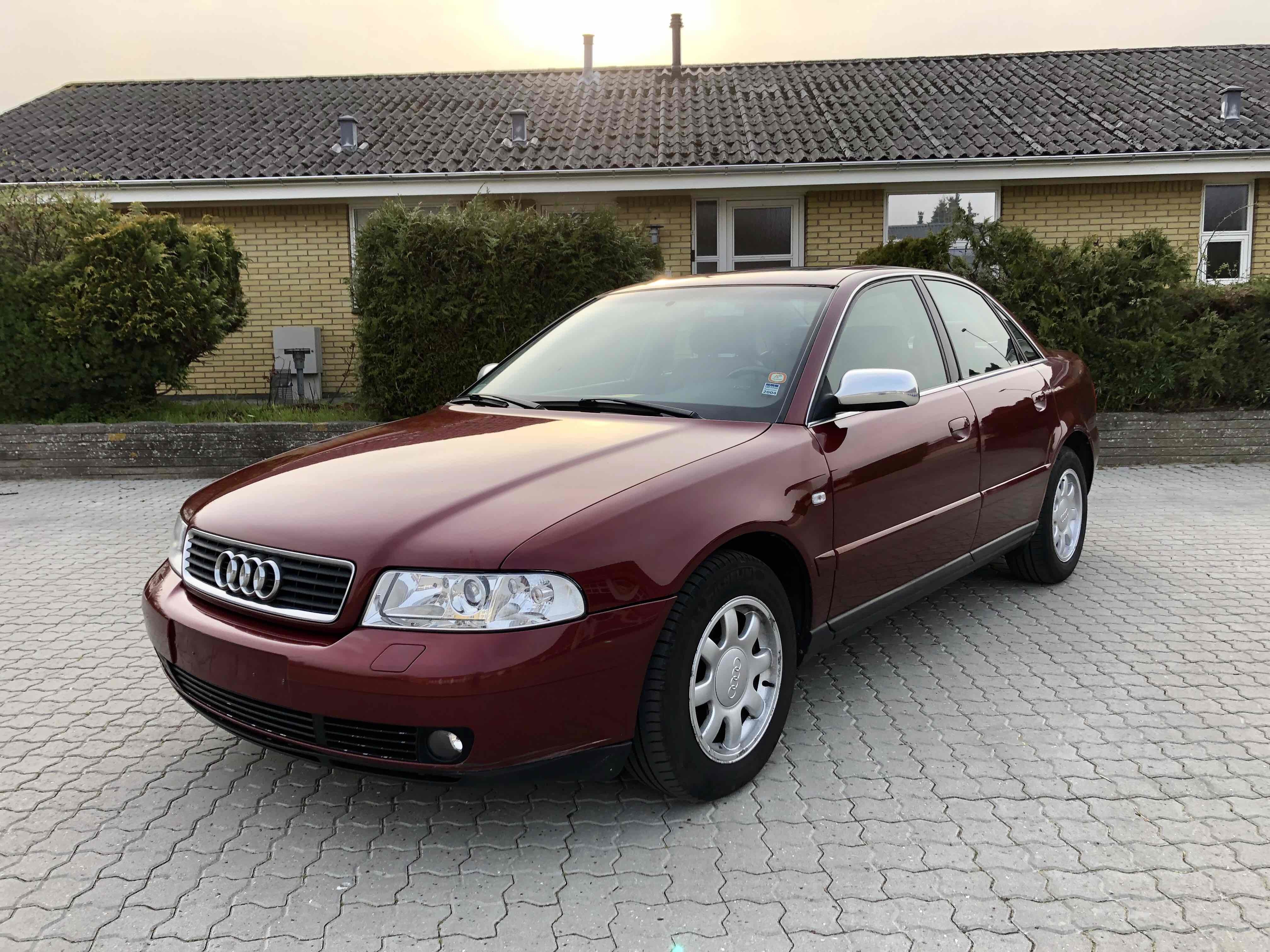 Rød Audi A4 fra 1999