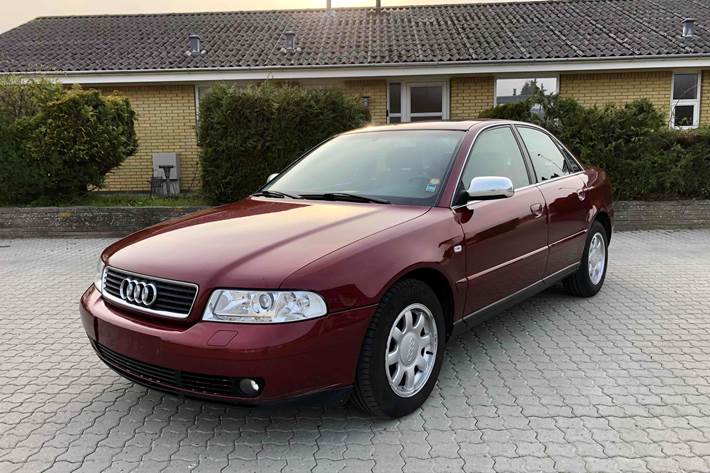 Rød Audi A4 fra 1999