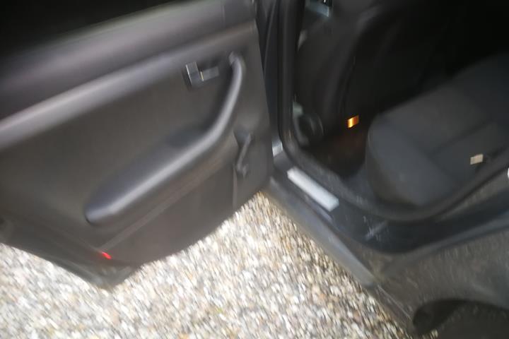Grå Audi A4 fra 2004