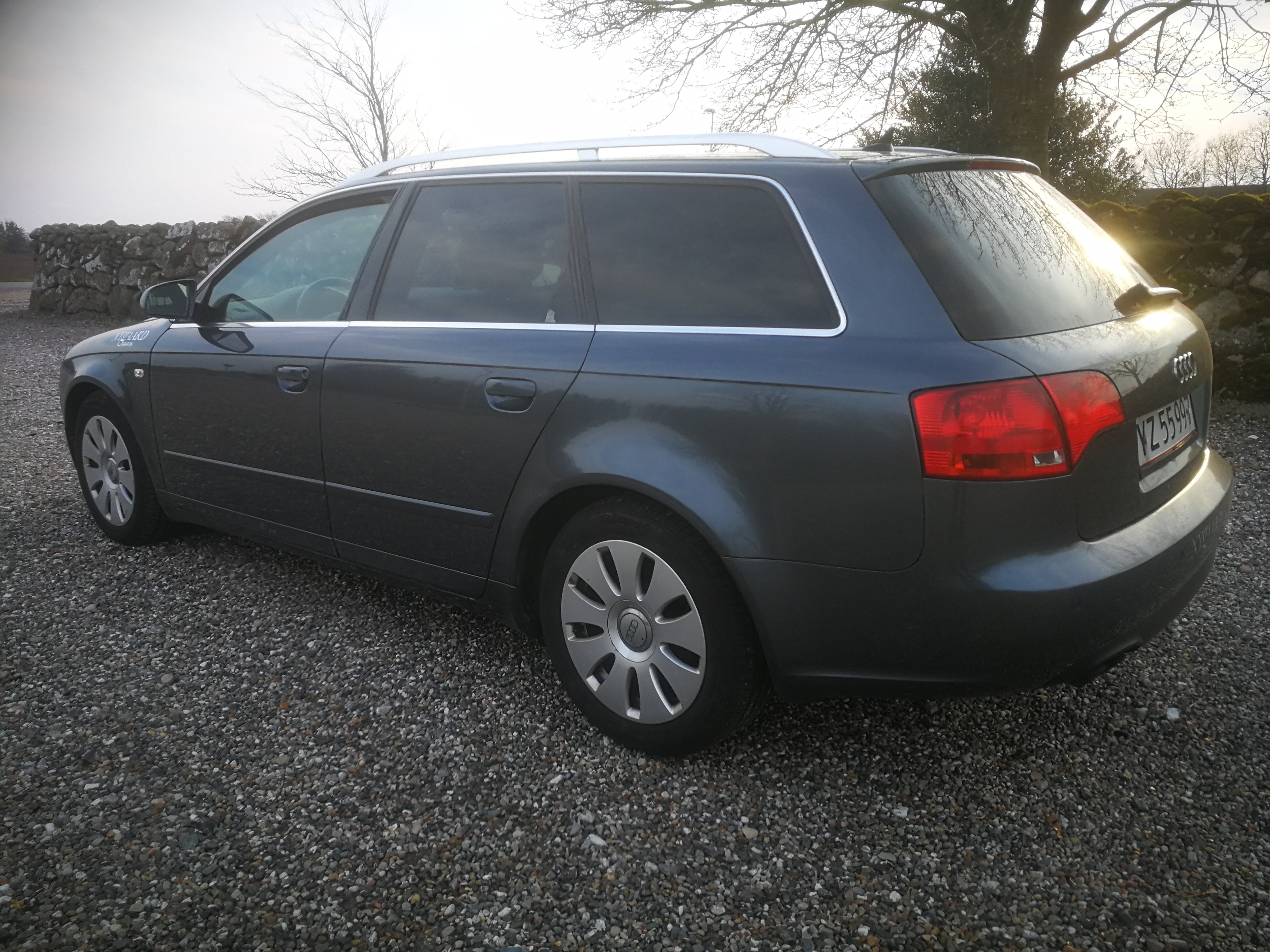 Grå Audi A4 fra 2004
