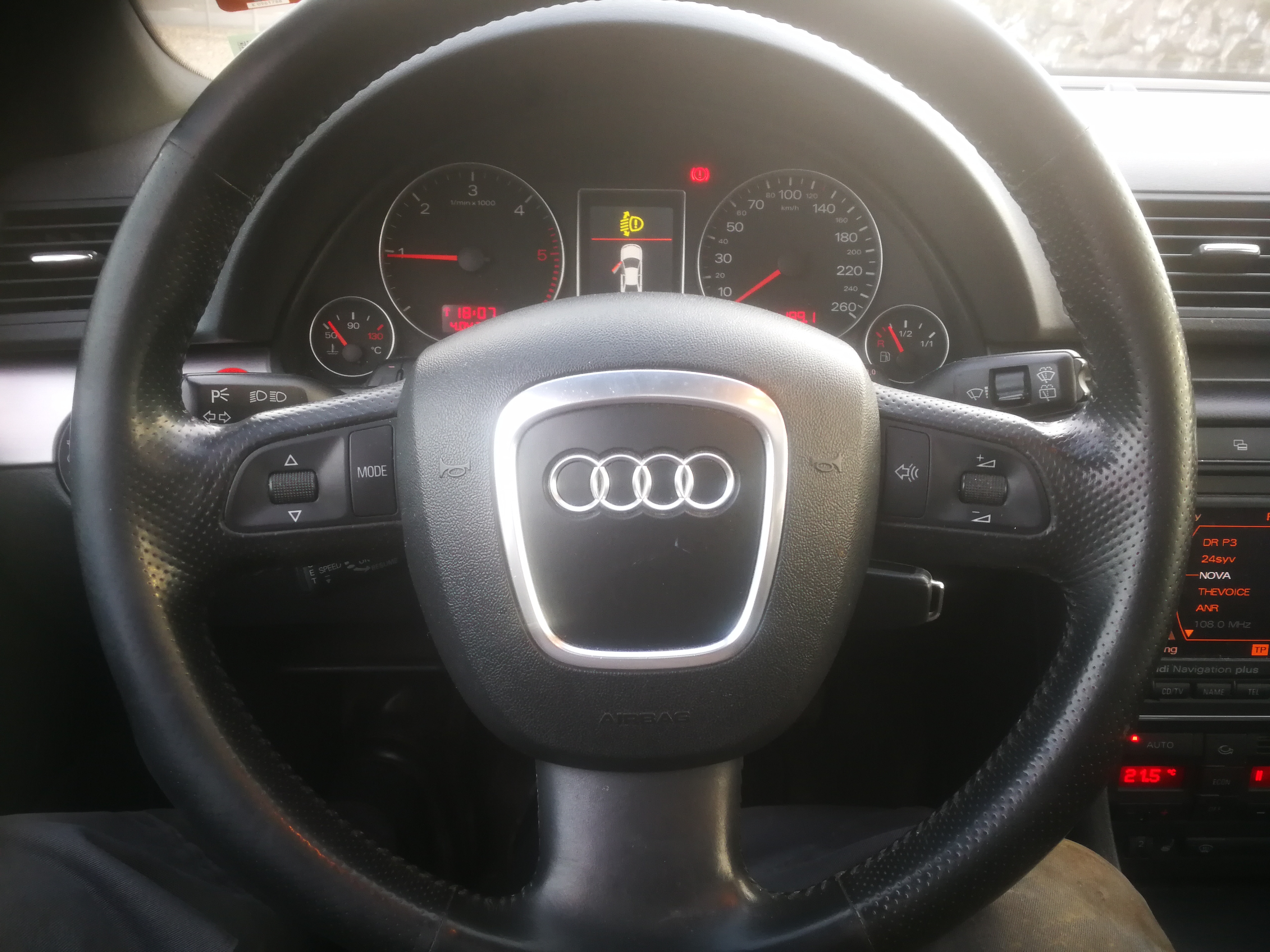 Grå Audi A4 fra 2004