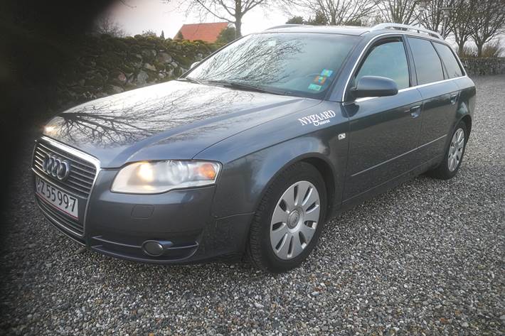 Grå Audi A4 fra 2004