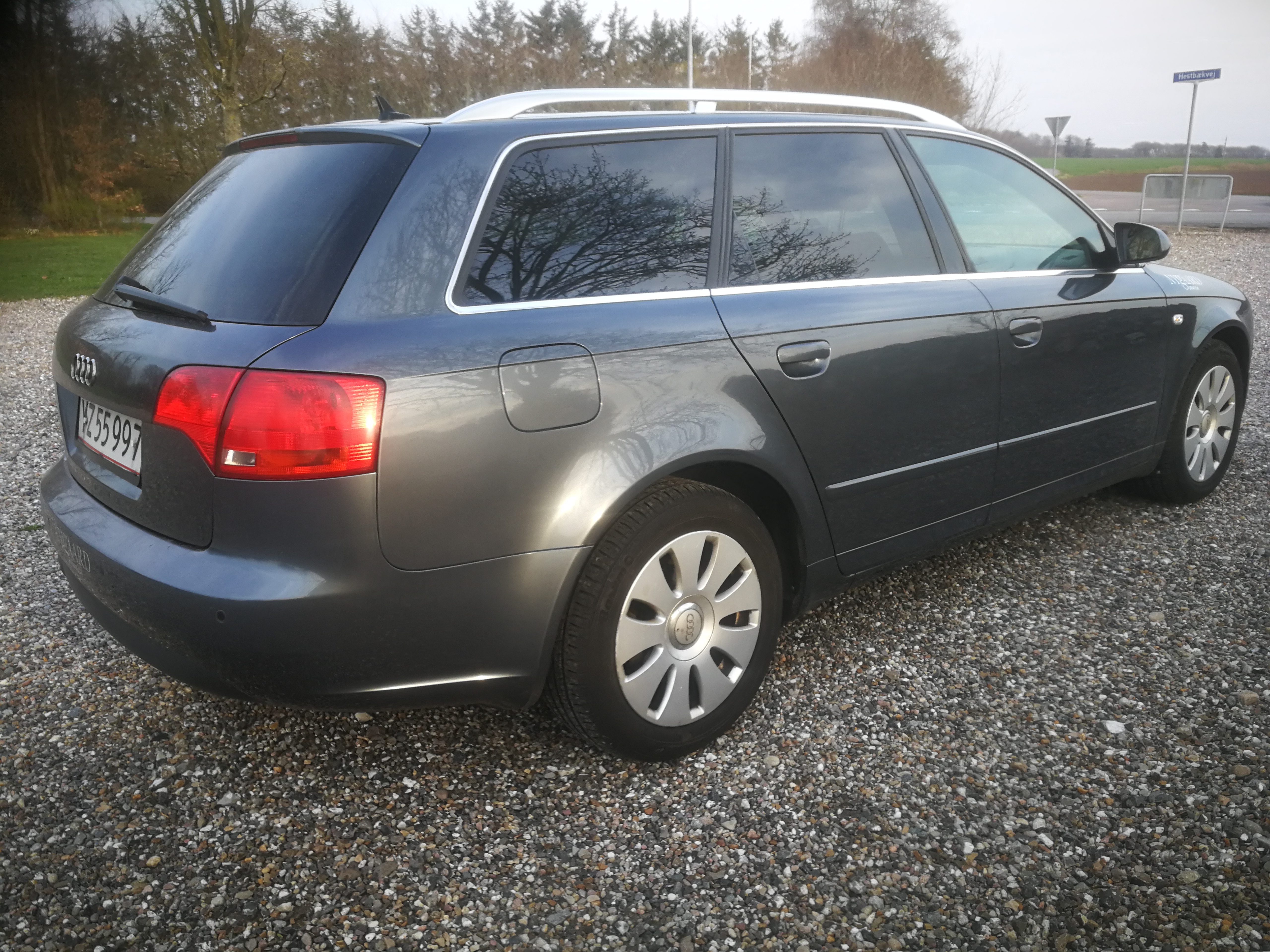 Grå Audi A4 fra 2004