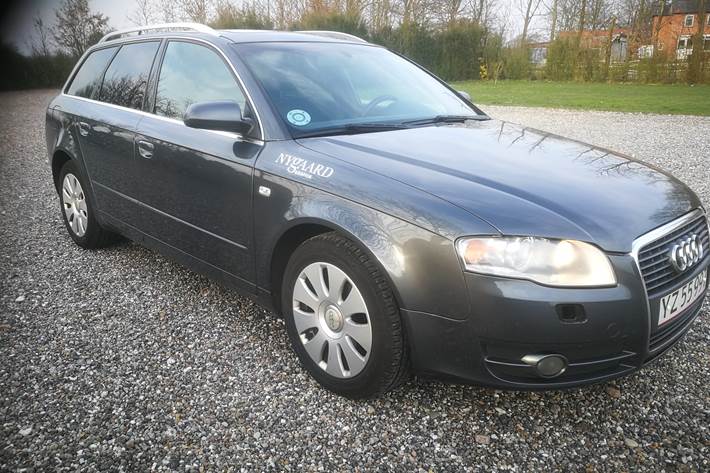Grå Audi A4 fra 2004
