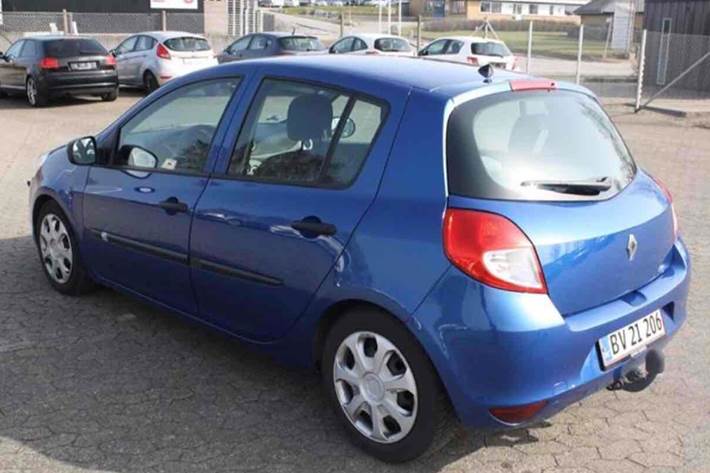 Blå Renault Clio III fra 2009