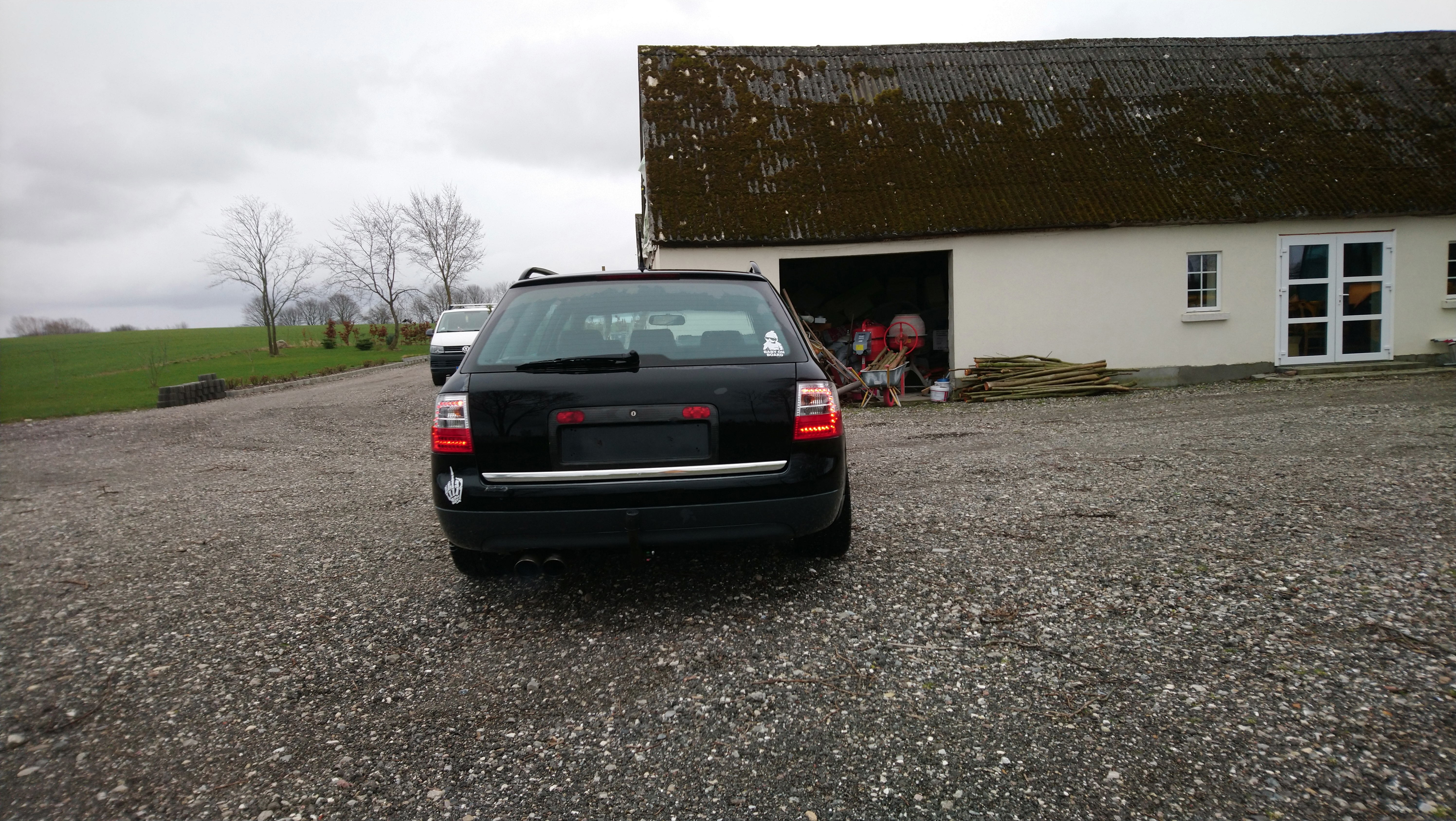 Sort Audi A6 fra 1998