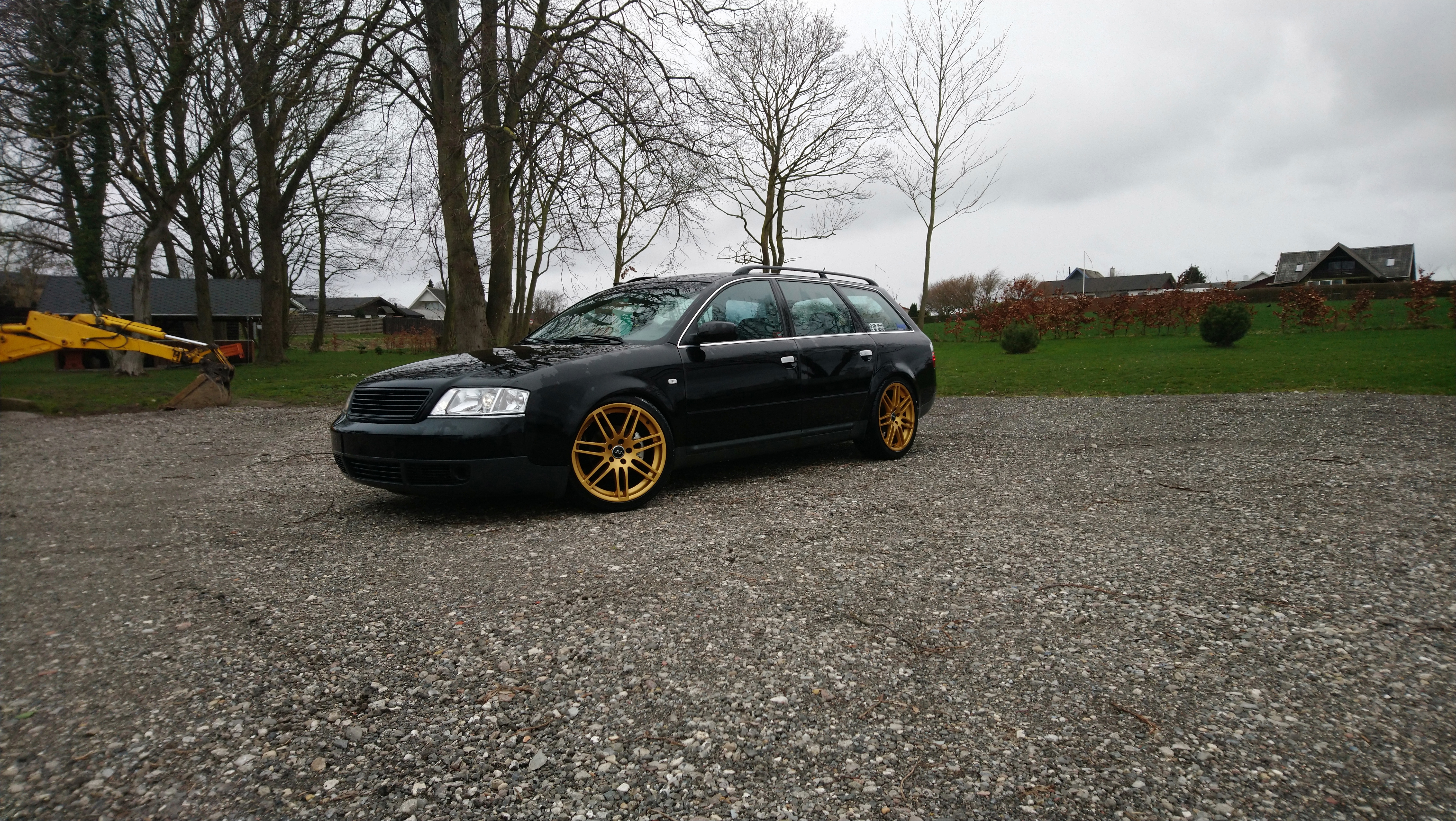 Sort Audi A6 fra 1998