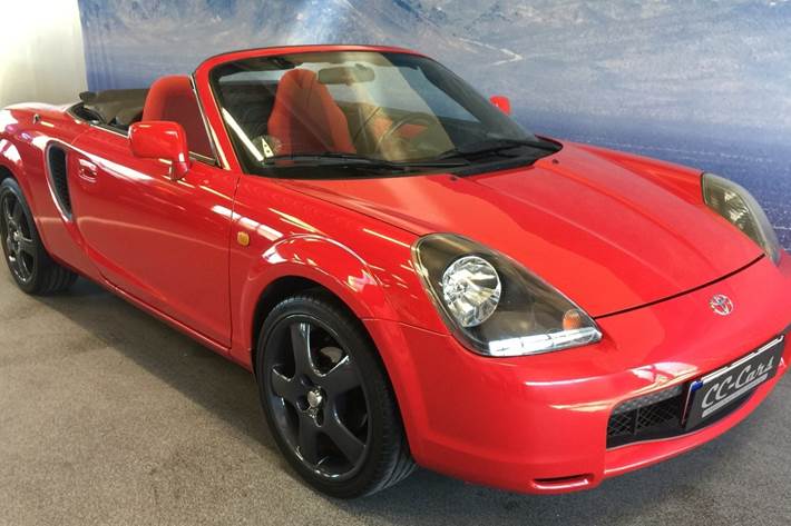 Grå Toyota MR2 fra 2000