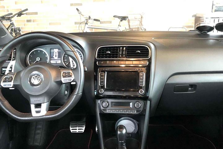 Sort VW Polo fra 2012