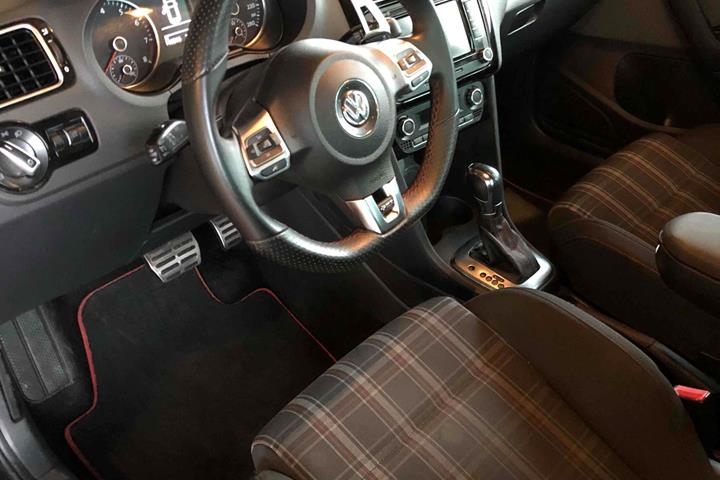 Sort VW Polo fra 2012