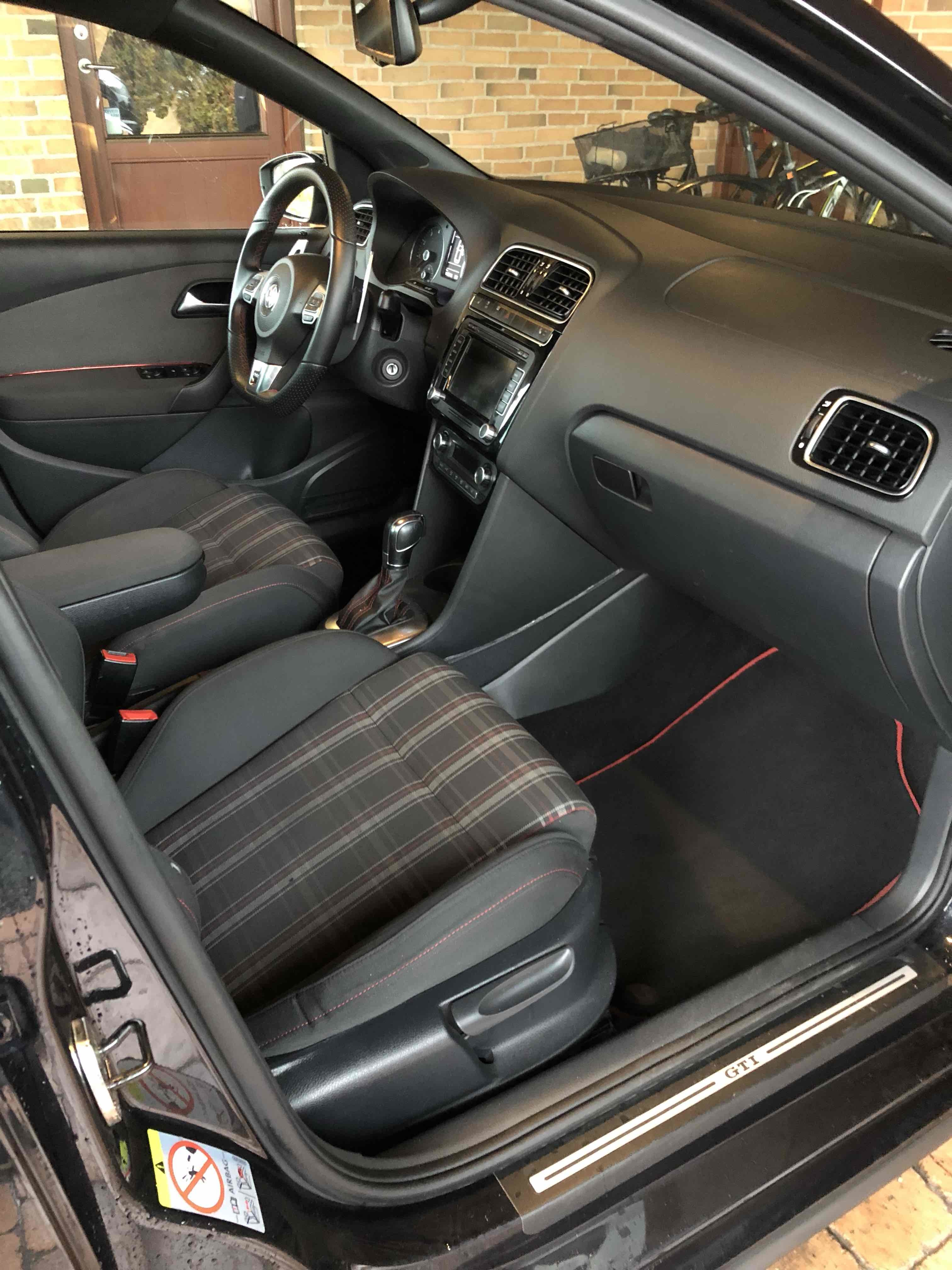 Sort VW Polo fra 2012